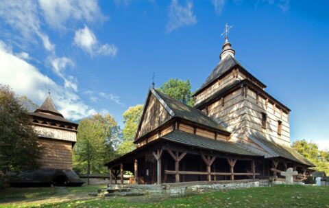 Drewniane cerkwie w polskim i ukraińskim regionie Karpat
