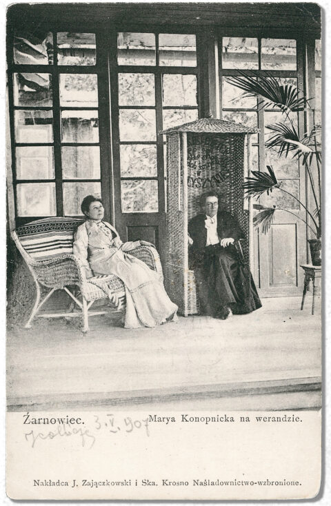 Konipnicka i Dulębianka (w koszu) na werandzie dworku w Żarnowcu (1907 r.)