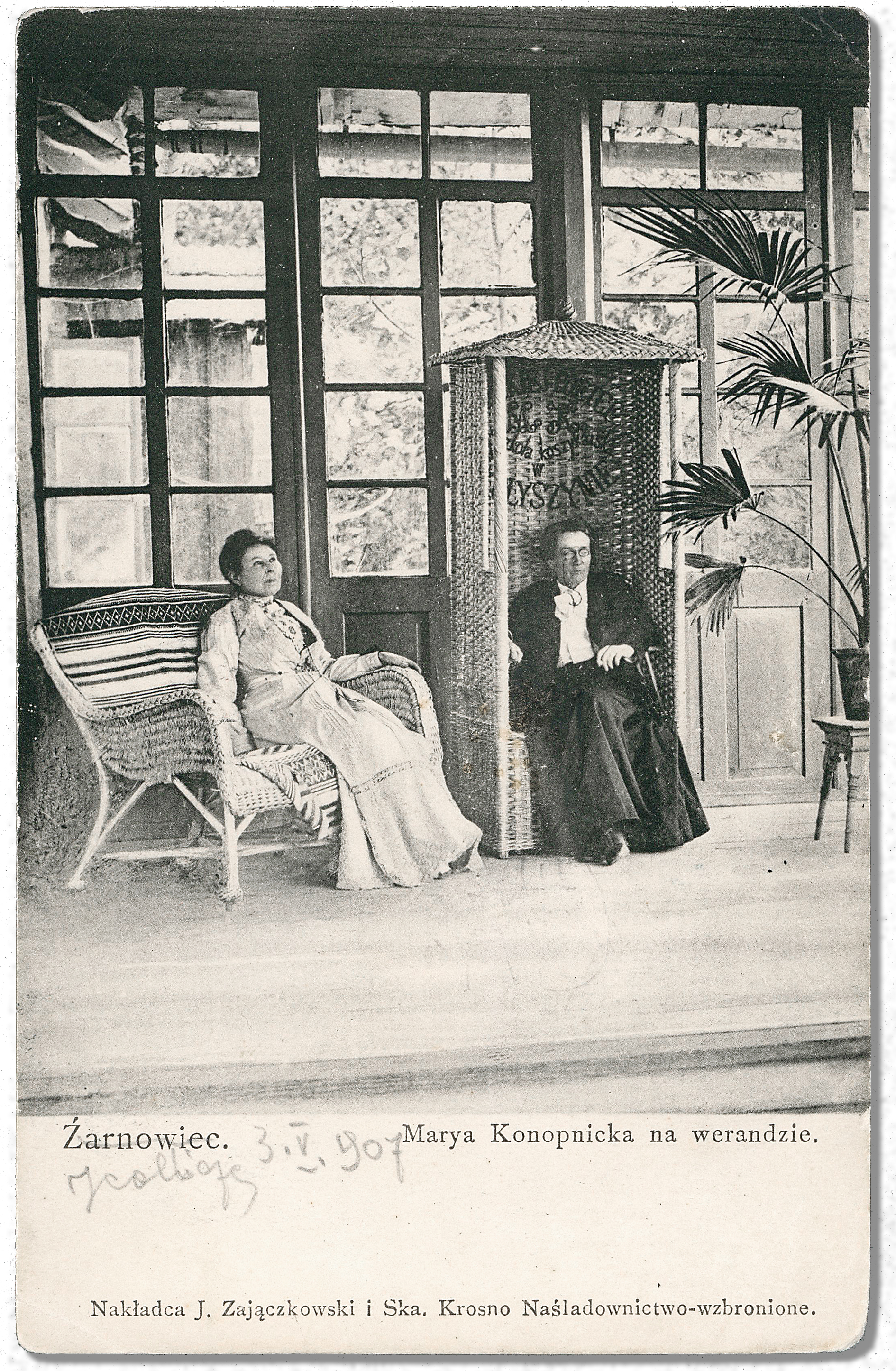 Konipnicka i Dulębianka (w koszu) na werandzie dworku w Żarnowcu (1907 r.)