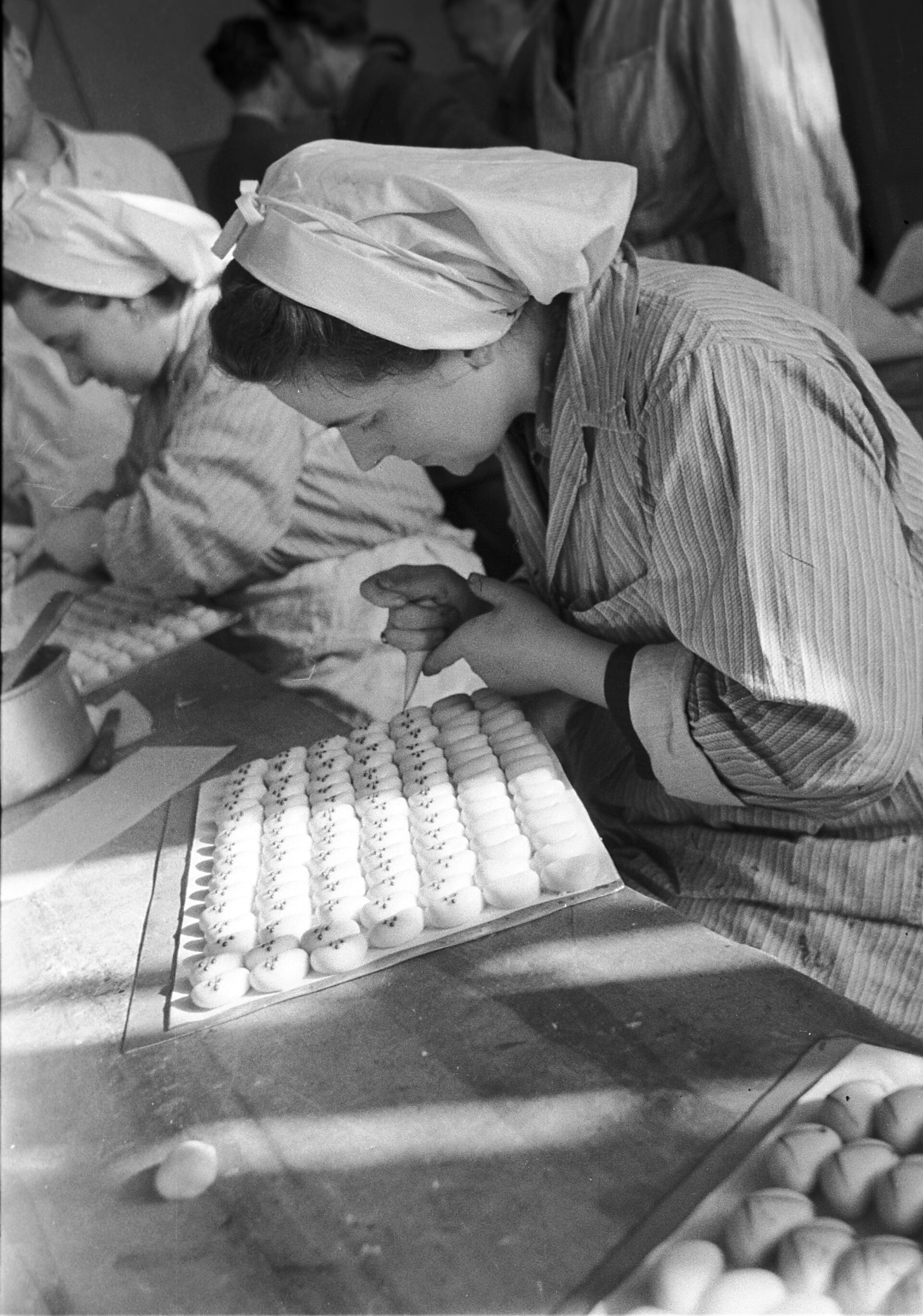Zakłady Wedel w Warszawie 1945-1949 Słodka historia