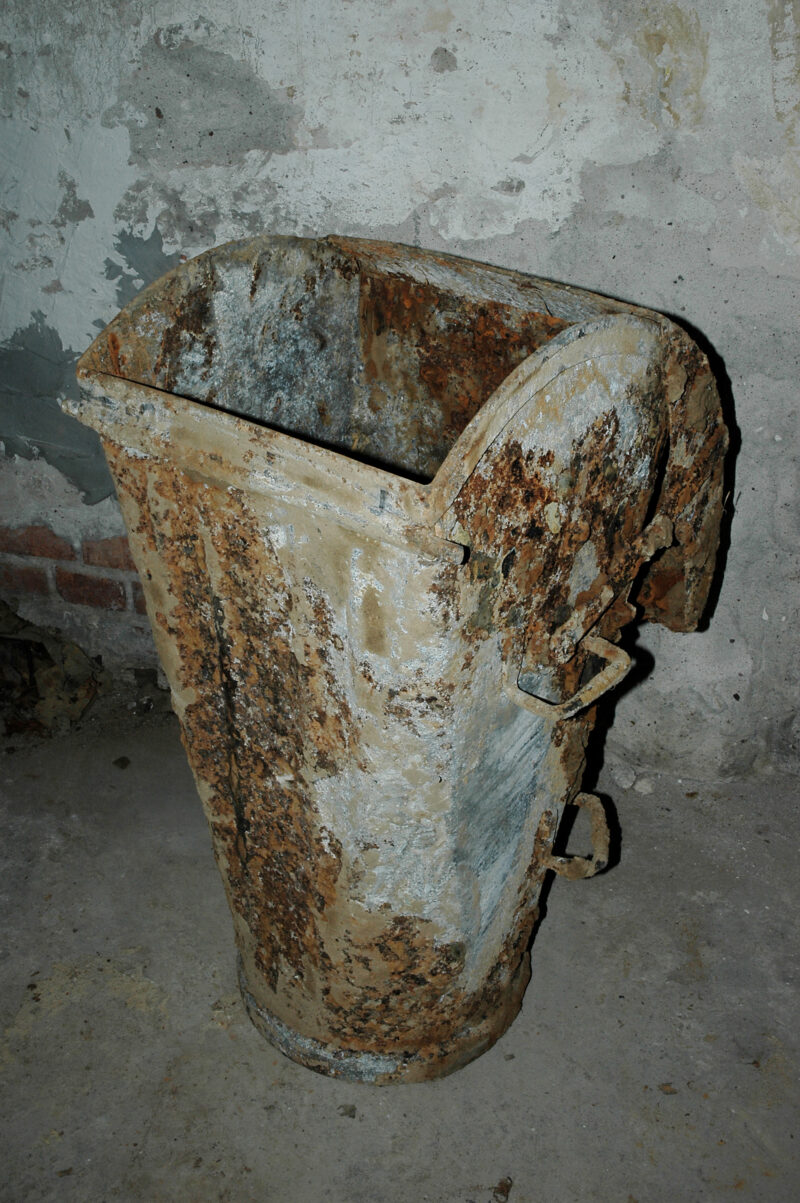 DSC_0165__OBR Skrytka odkryta w budynku przy ul. Jaworzyńskiej