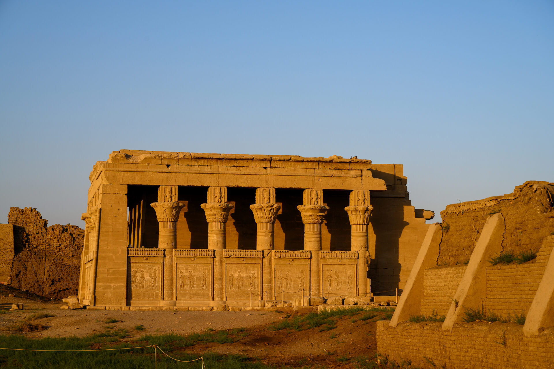 Sunset Scene of The Temple of Hathor in Dendera nearby Luxor. Egypt Swego nie znacie, odc. 8