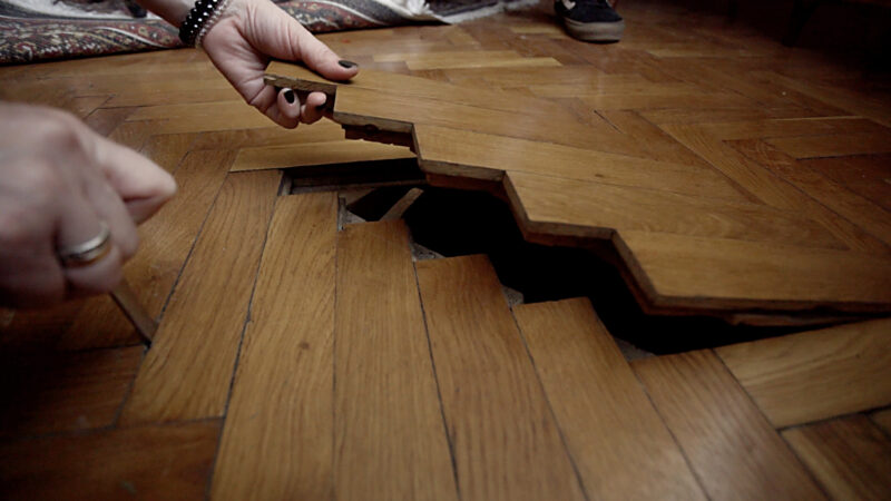 Grojecka02_obr Skrytka pod podłogą - w mieszkaniu przy ul. Grójeckiej w Warszawie