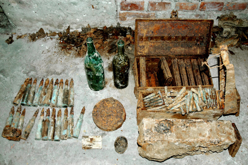 jawo3___OBR Skrytka odkryta w budynku przy ul. Jaworzyńskiej.