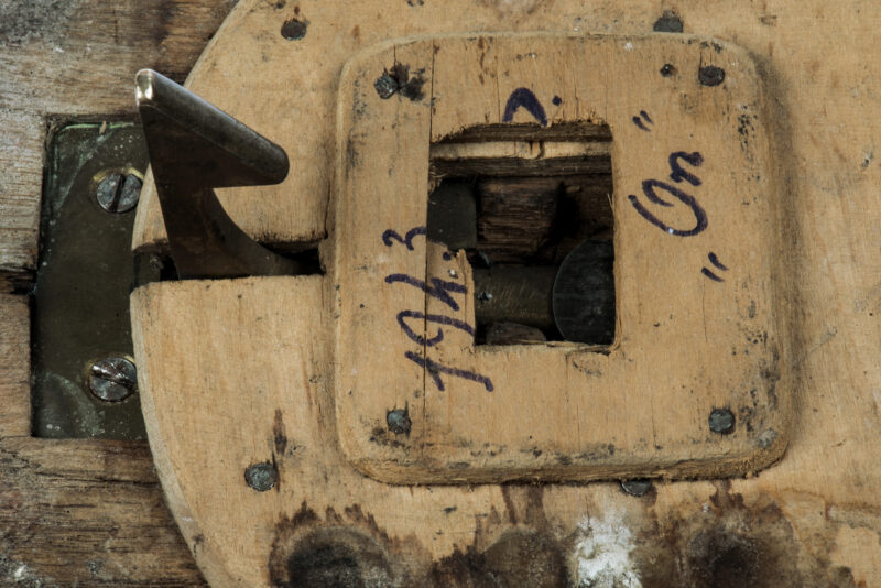 _MPW9613___OBR Mechanizm - zamek skrytki z mieszkania przy ul. Polnej