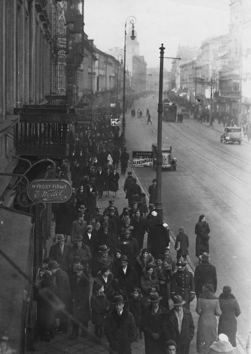Szyld "E. Wedel" na Krakowskim Przedmieściu. Warszawa, styczeń 1934 r.