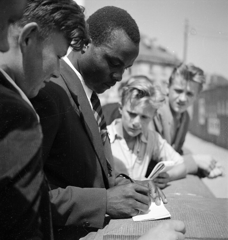 V Światowy Festiwal Młodzieży i Studentów. Warszawa, sierpień 1955 r. Fot. Zbyszko Siemaszko / NAC