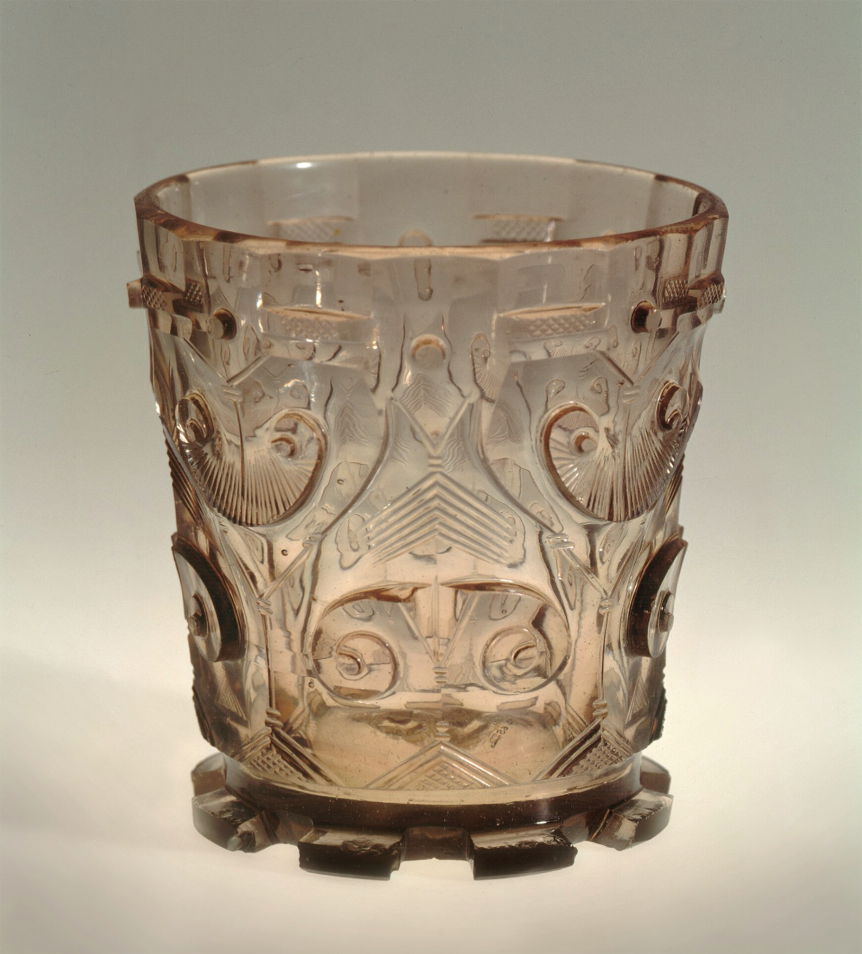 "Hedwigsglas", należący do Martina Luthera Szklanka świętej Jadwigi, która należała do Marcina Lutra. Pochodzi z Bizancjum lub z Bliskiego Wschodu. Datowana na XI wiek.