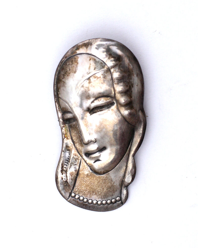 mgl_ra_06078 Brosza – „Głowa kobieca w koralach”, srebro, ok. 1960-62 r., nr inw. MGL/RA/6078