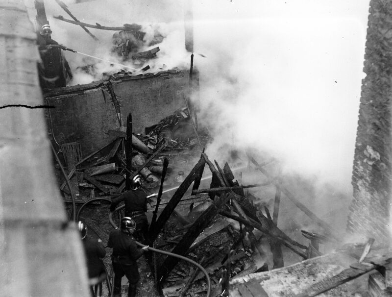 PIC_1-G-6785a-3__OBR Pożar na ul. Mostowej. Kraków, grudzień 1934 r.