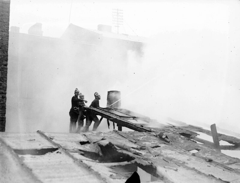 PIC_1-G-6785a-4___OBR Pożar na ul. Mostowej. Kraków, grudzień 1934 r.