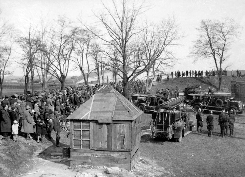PIC_1-G-6785b-2__OBR Pożar fortu św. Benedykta, kwiecień 1933 r.