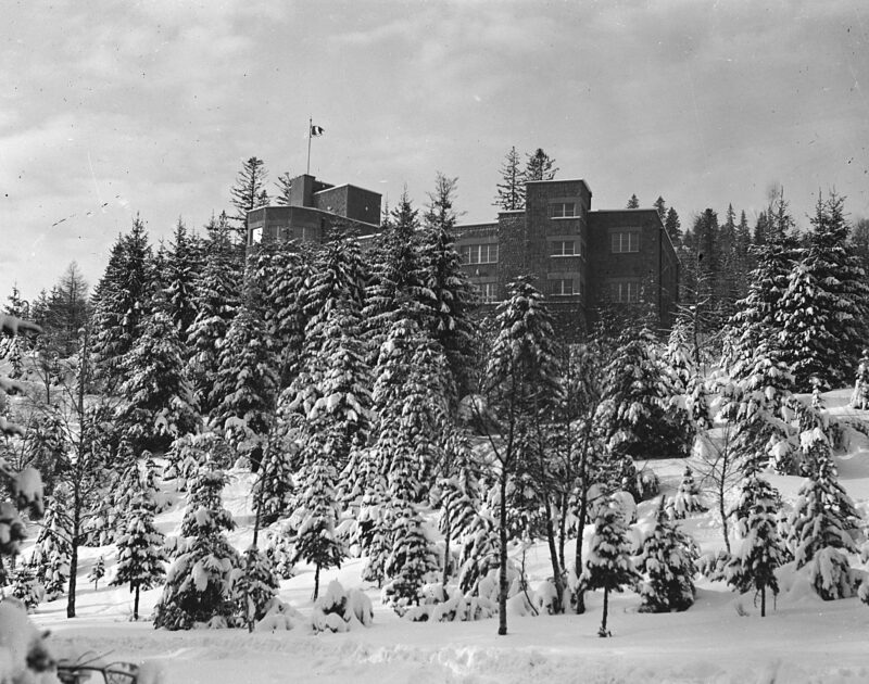 PIC_1-U-7816-2__OBR Zamek Prezydenta zimą. Wisła, styczeń 1931 r.