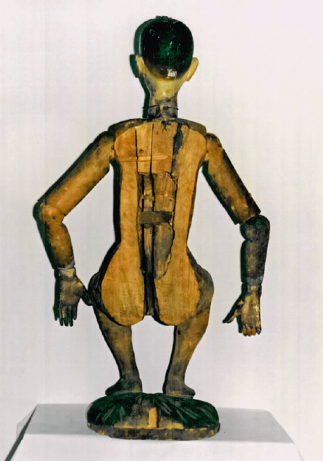 Pieta z marionetkowymi postaciami. Kościół pw. Podwyższenia Krzyża Świętego w Brzegu