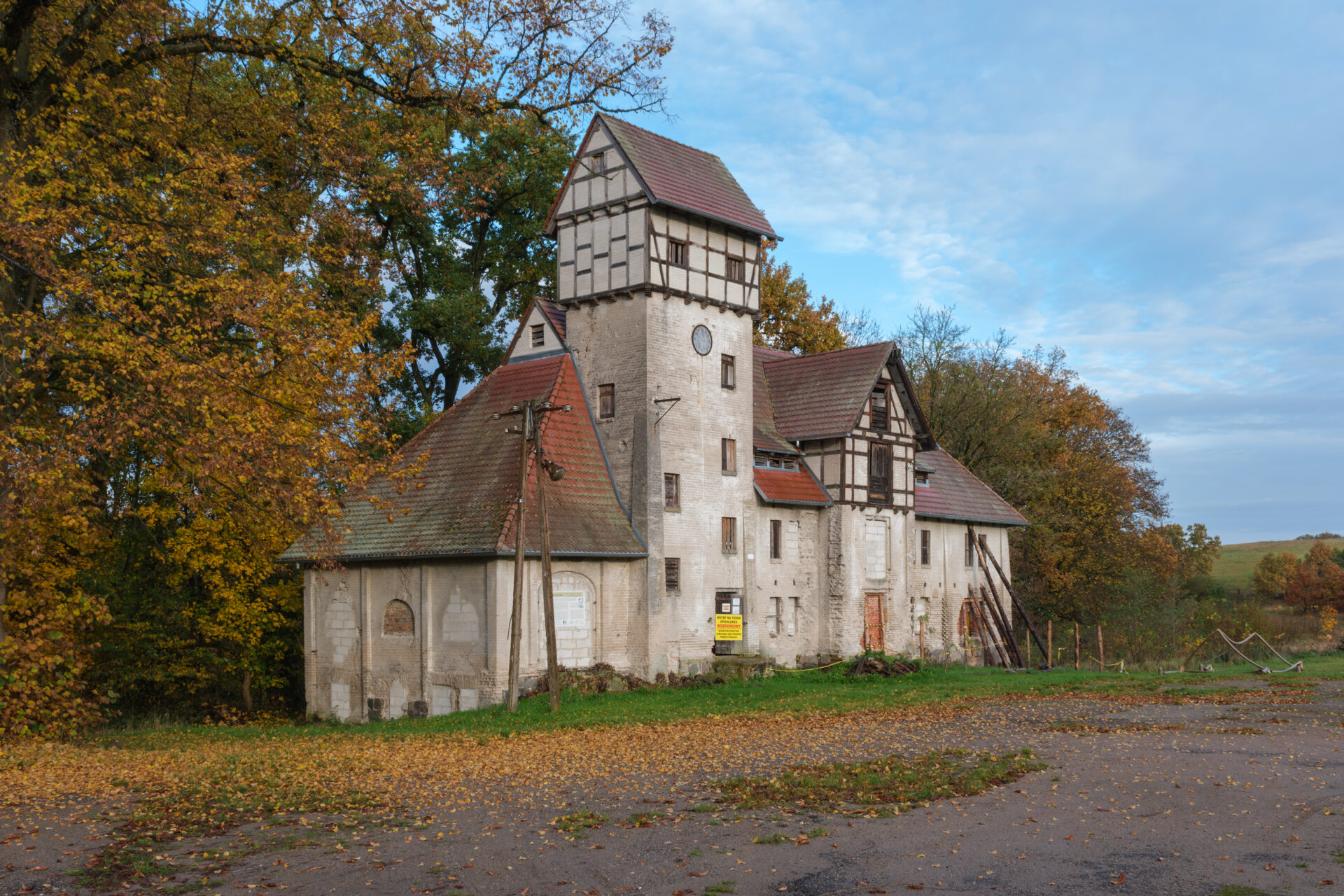 Spichlerz w jankowie wedlug prpjektu Waltera Adolfa Georga Gropiusa, Inspirujący klimat starych murów