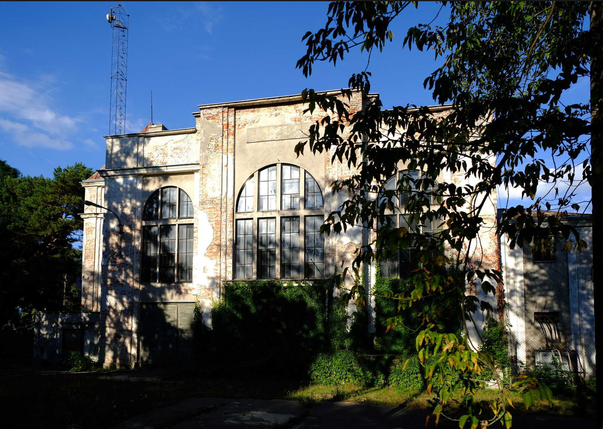 MACM5476__OBR Opowieść o dwóch elektrowniach