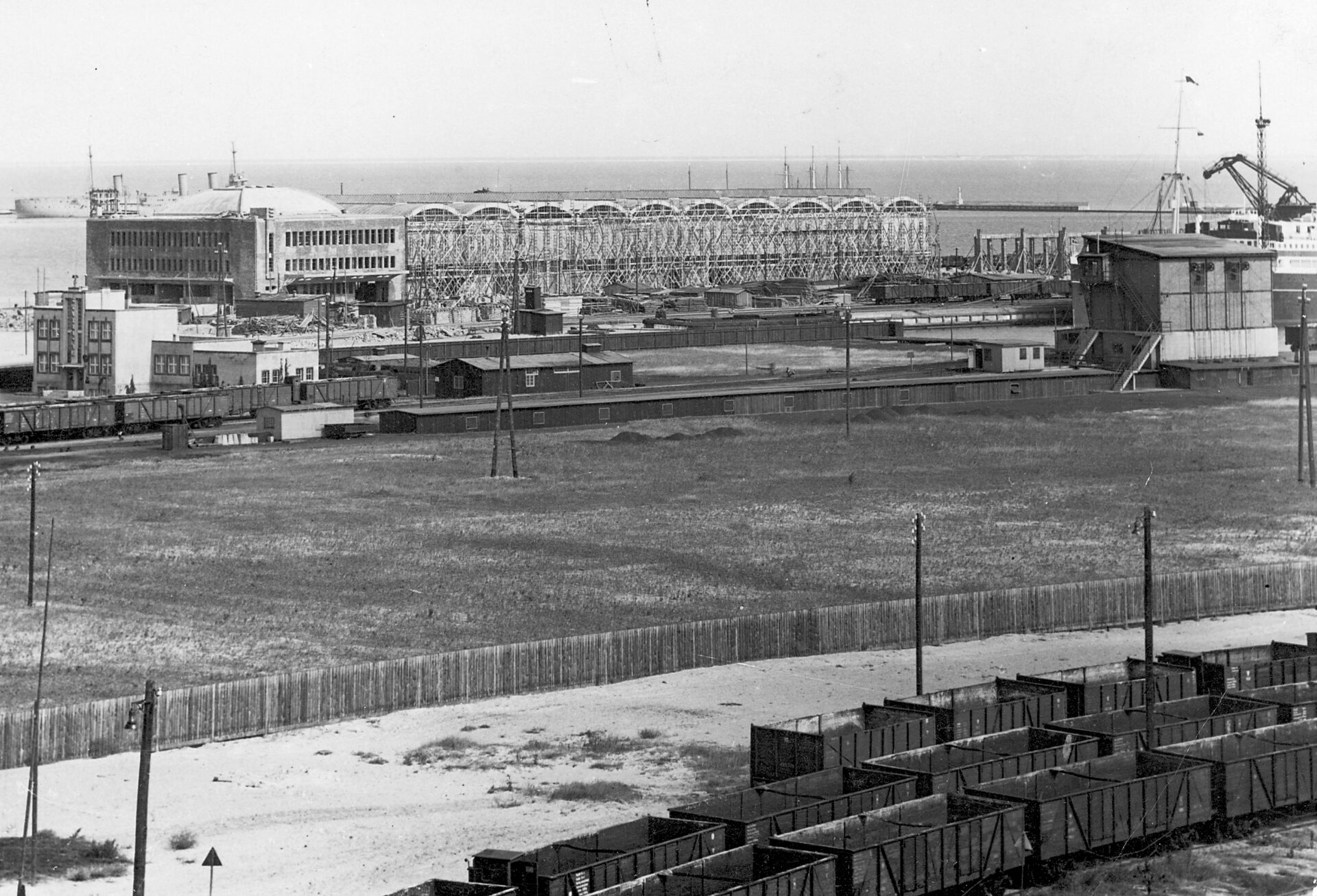 PIC_1-G-4749-1__OBR Budowa Dworca Morskiego. Gdynia, 1933 r.
