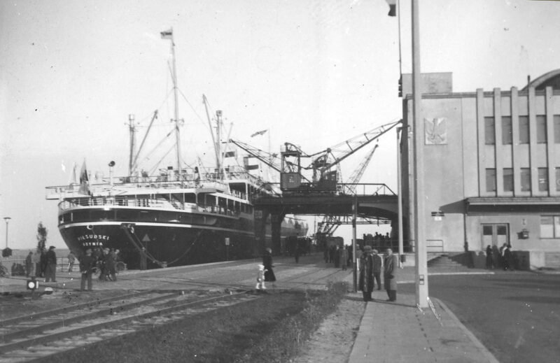 M/S "Piłsudski" przy Nabrzeżu Francuskim. Dworzec Morski, Gdynia, 20-lecie międzywojenne