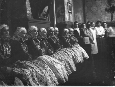 Kobiety w wilamowickim kościele, marzec 1935 r.