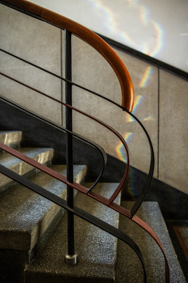 Klatka schodowa w kamienicy przy ul. Pawlikowskiego 16 w Krakowie, 2024 r.