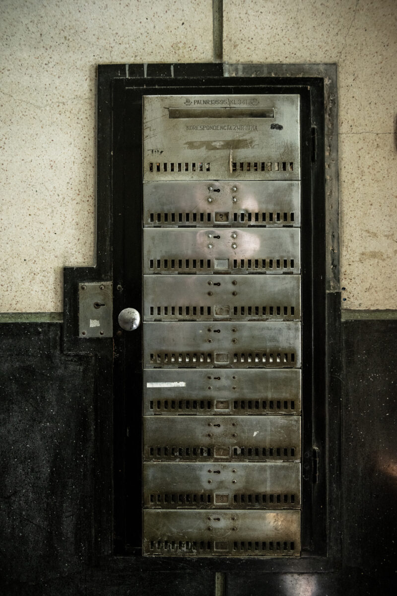 Klatka schodowa w kamienicy przy ul. Pawlikowskiego 16 w Krakowie, 2024 r.