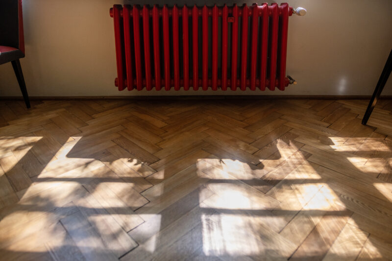 Wnętrze mieszkania w kamienicy przy ul. Pawlikowskiego 16 w Krak&oacute;wie, 2024 r.