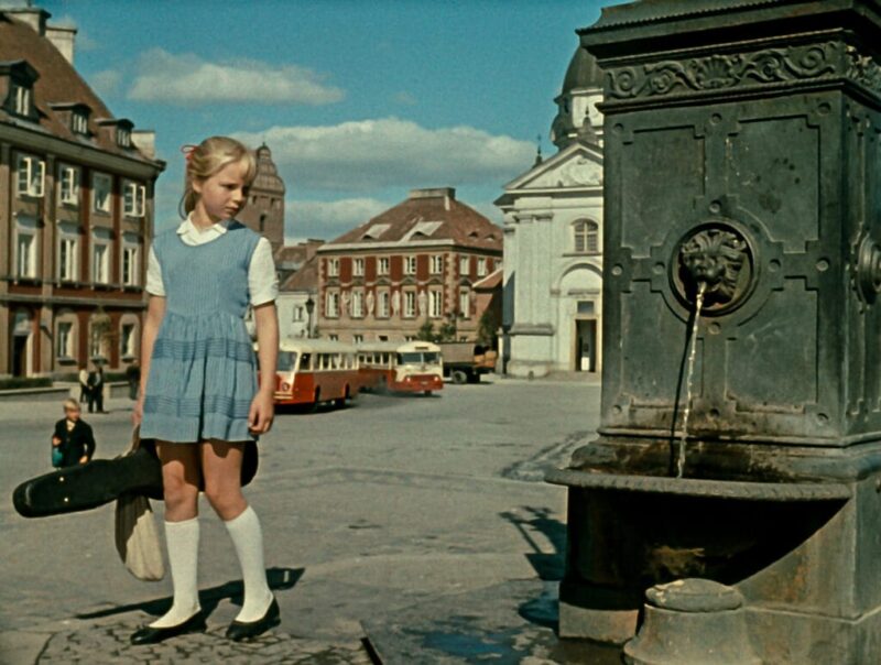 crercercer Kadr z filmu "Spacerek Staromiejski"