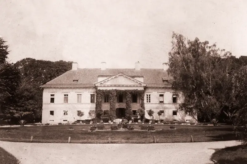 Od króla Stasia do Niny Andrycz. Mała Wieś