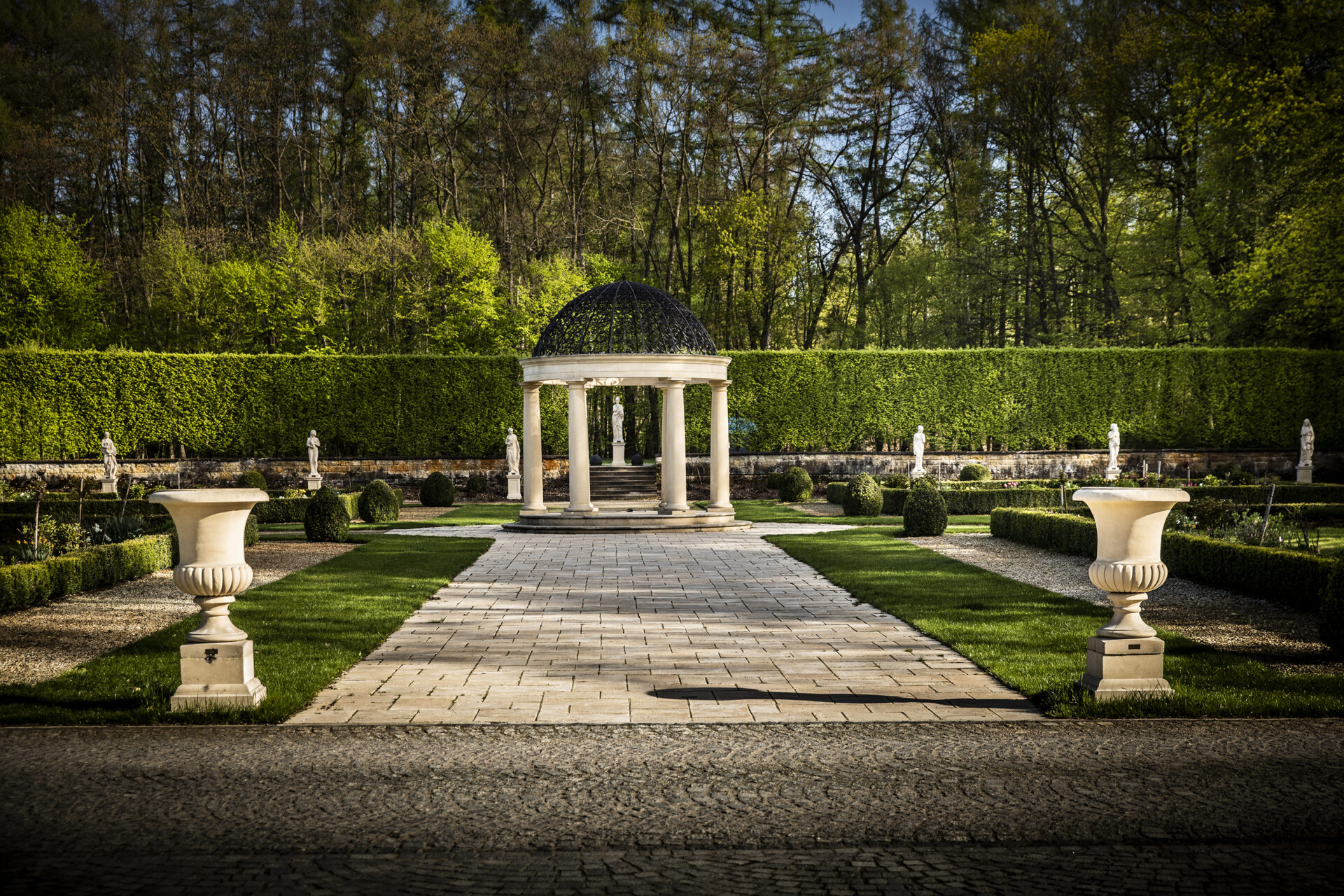 Od króla Stasia do Niny Andrycz. Mała Wieś