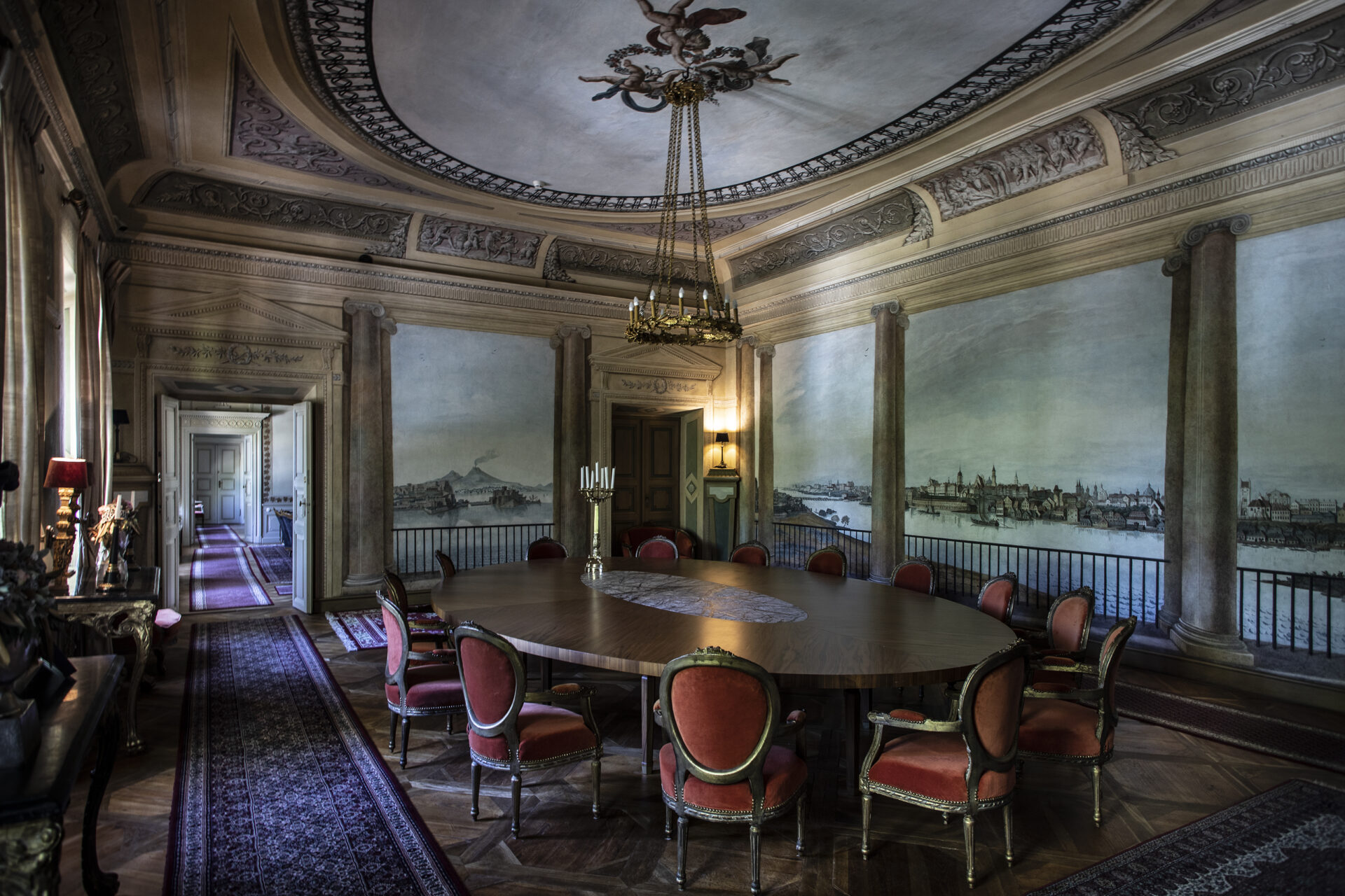 Od króla Stasia do Niny Andrycz. Mała Wieś