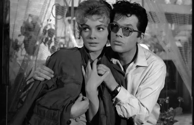 rergrtgr Kadr z filmu „Popiół i diament”