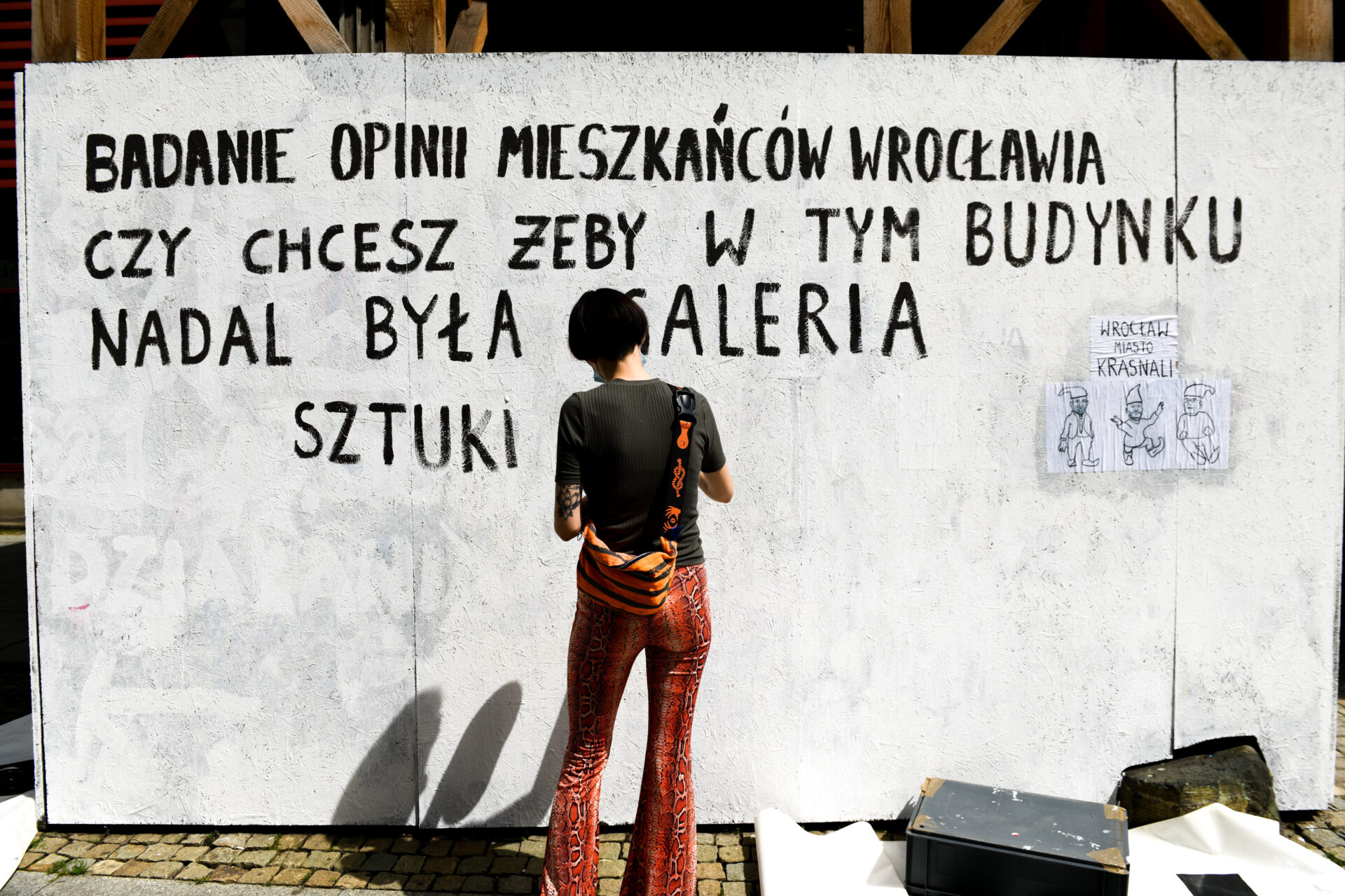 Pikieta przeciw „wyprowadzeniu” BWA z Pałacu Hatzfeldtow. Wrocław, czerwiec 2020 r.