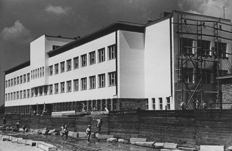 Prezydent schodzi z pomnika