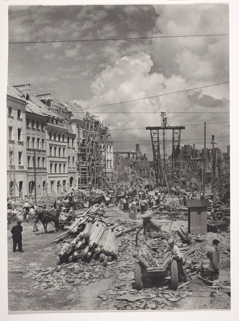 Prezydent schodzi z pomnika