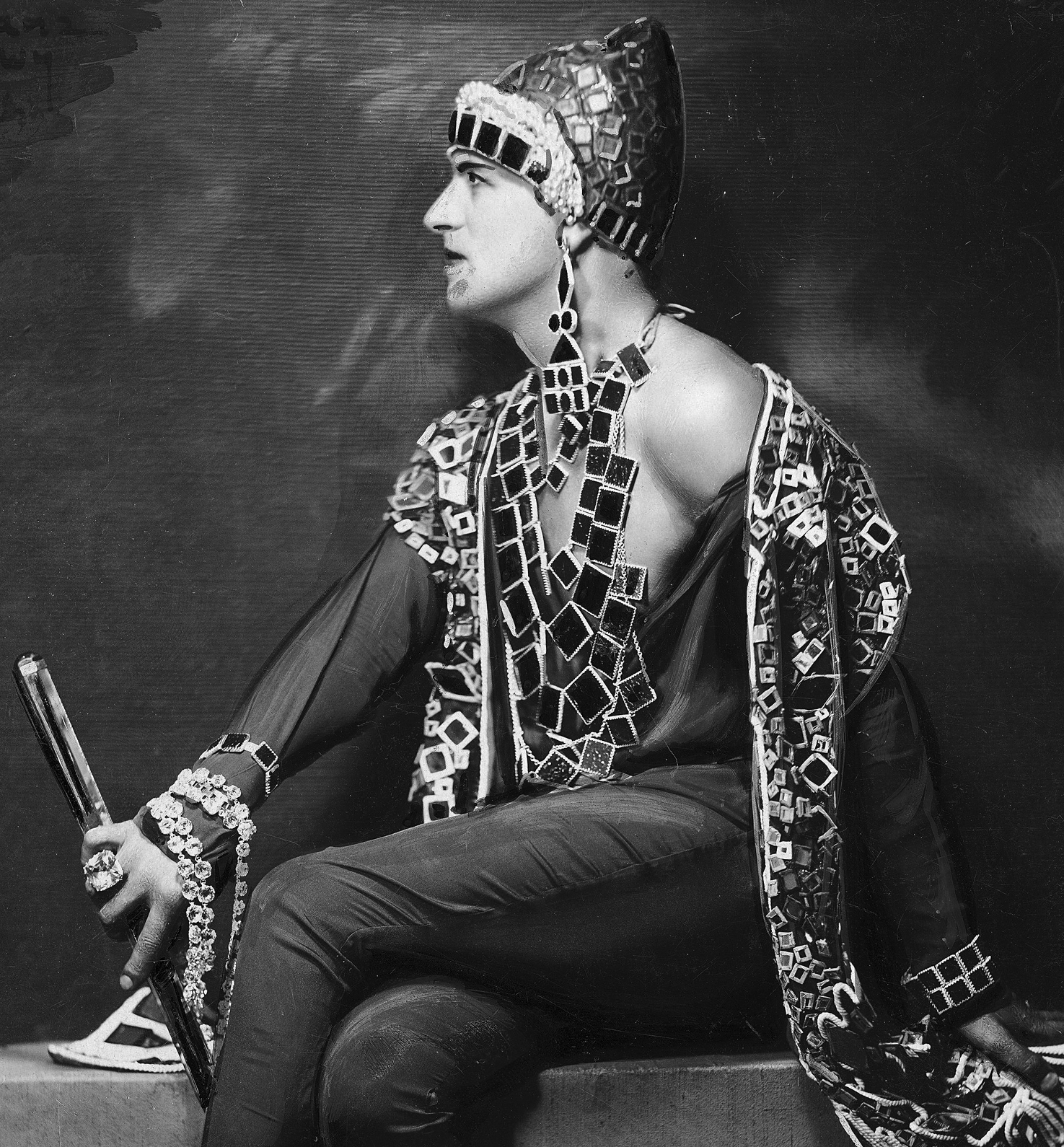 Antoni Cierplikowski, fotografia portretowa, w kostiumie, fotografia wykonana w atelier, 1927 r.