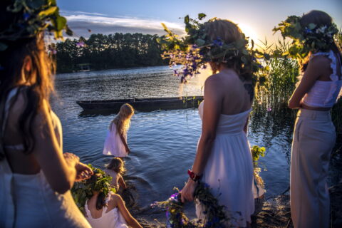 Obrzędy sobótkowe w noc przesilenia letniego. Muzeum Pierwszych Piastów, Dziekanowice, czerwiec 2022 r.