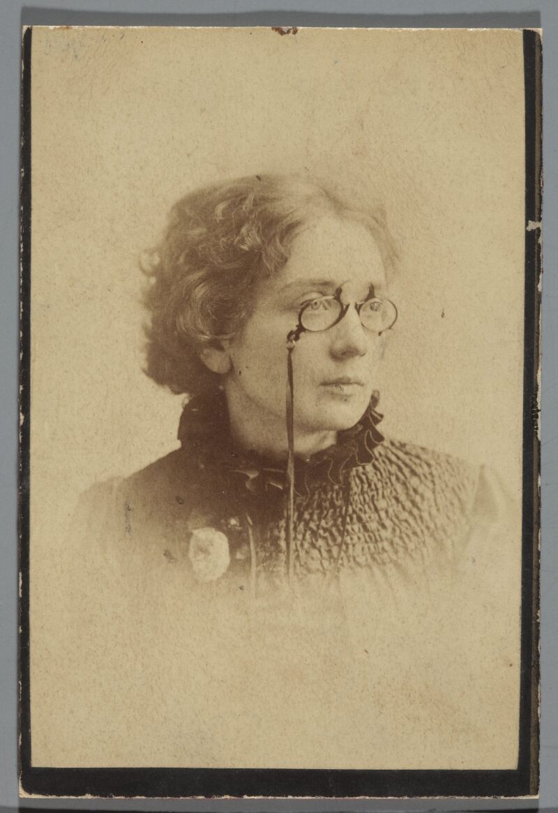 Maria Dulębianka &ndash; portret wykonany w zakładzie fotograficznym Kostka i Mulert, przed 1887 r.