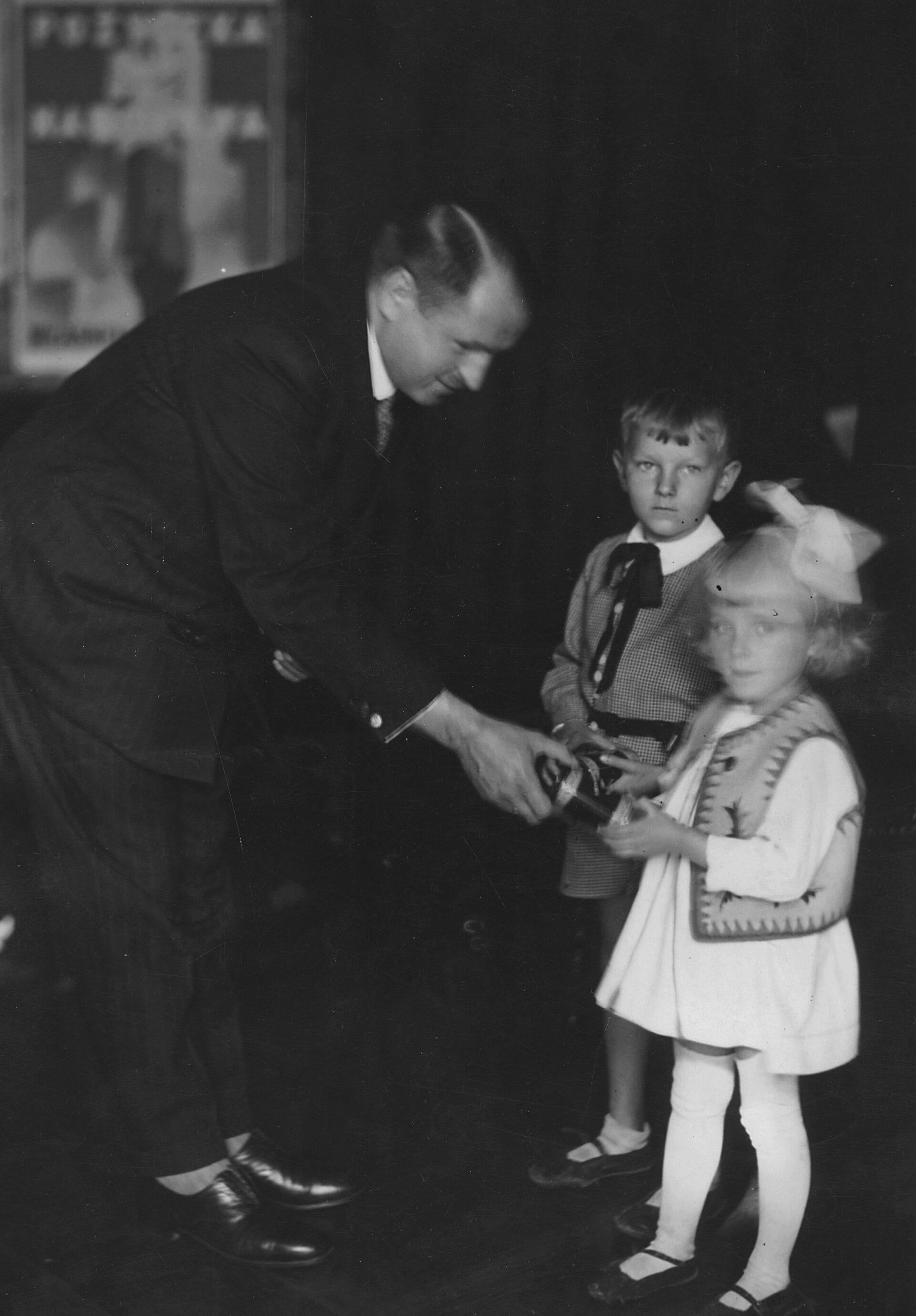 Prezydent schodzi z pomnika