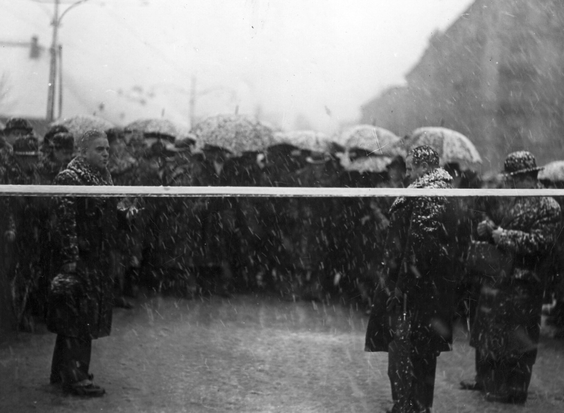 Prezydent schodzi z pomnika