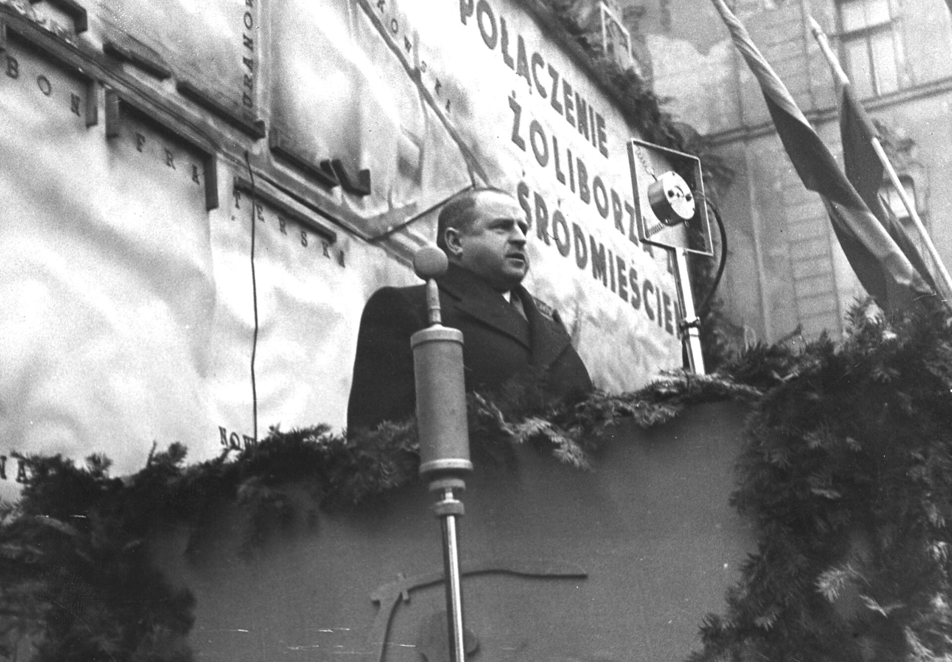 Prezydent schodzi z pomnika