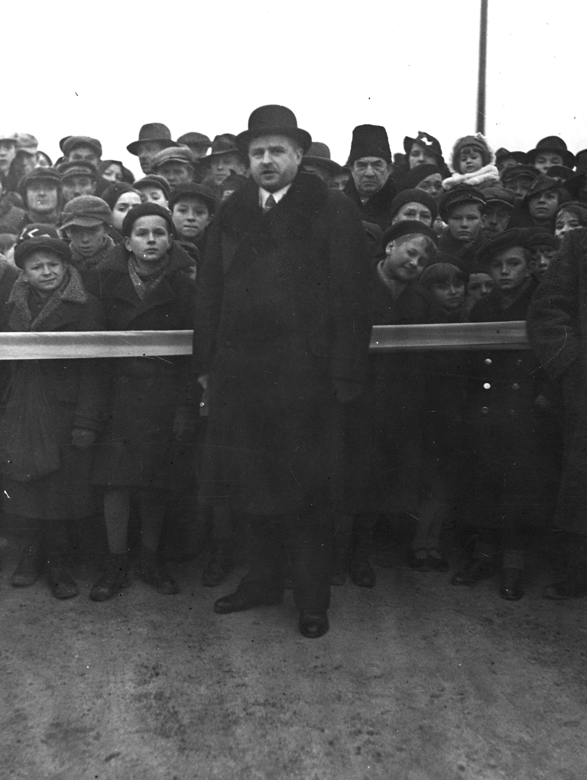 Prezydent schodzi z pomnika