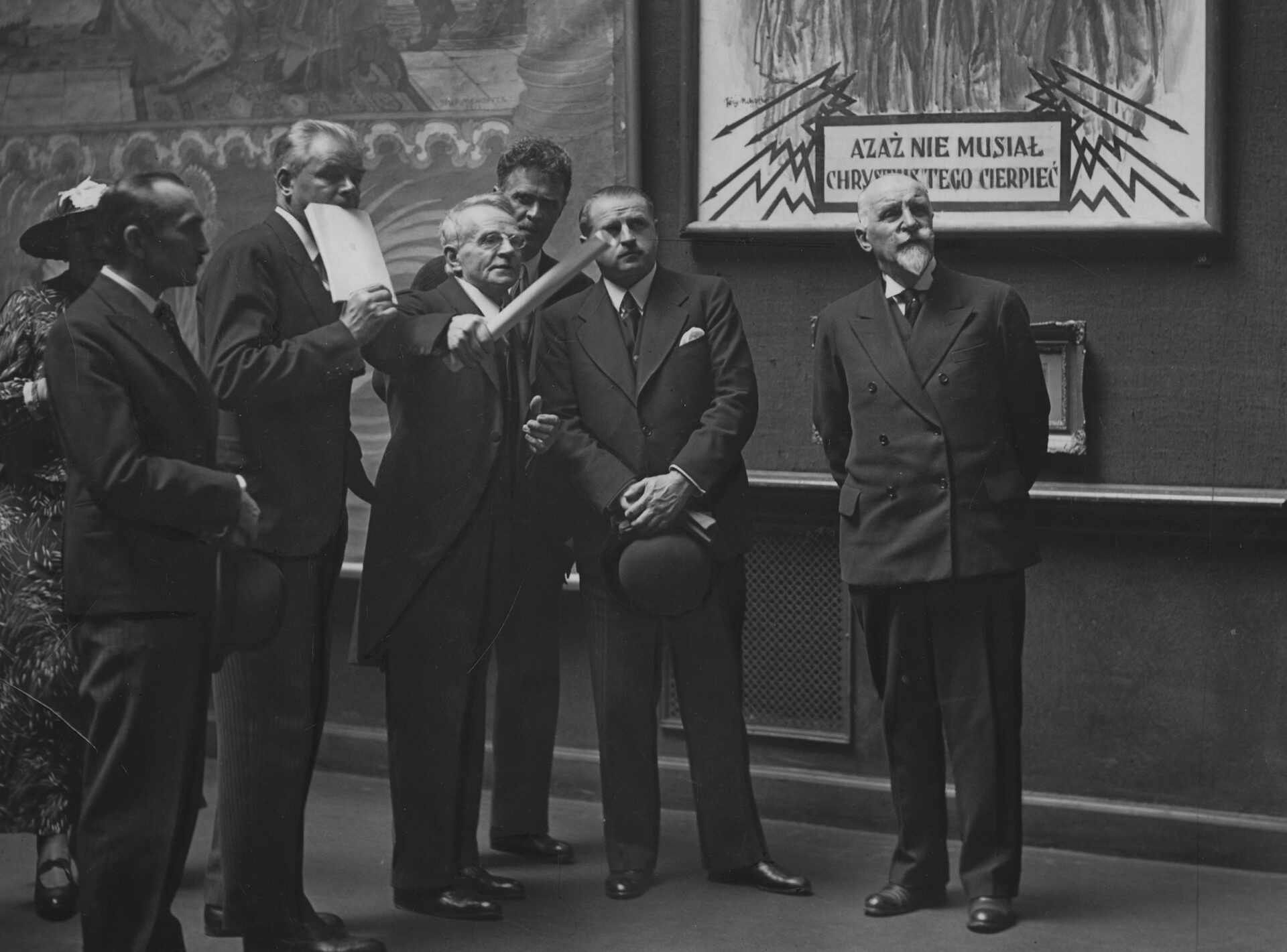 Prezydent schodzi z pomnika