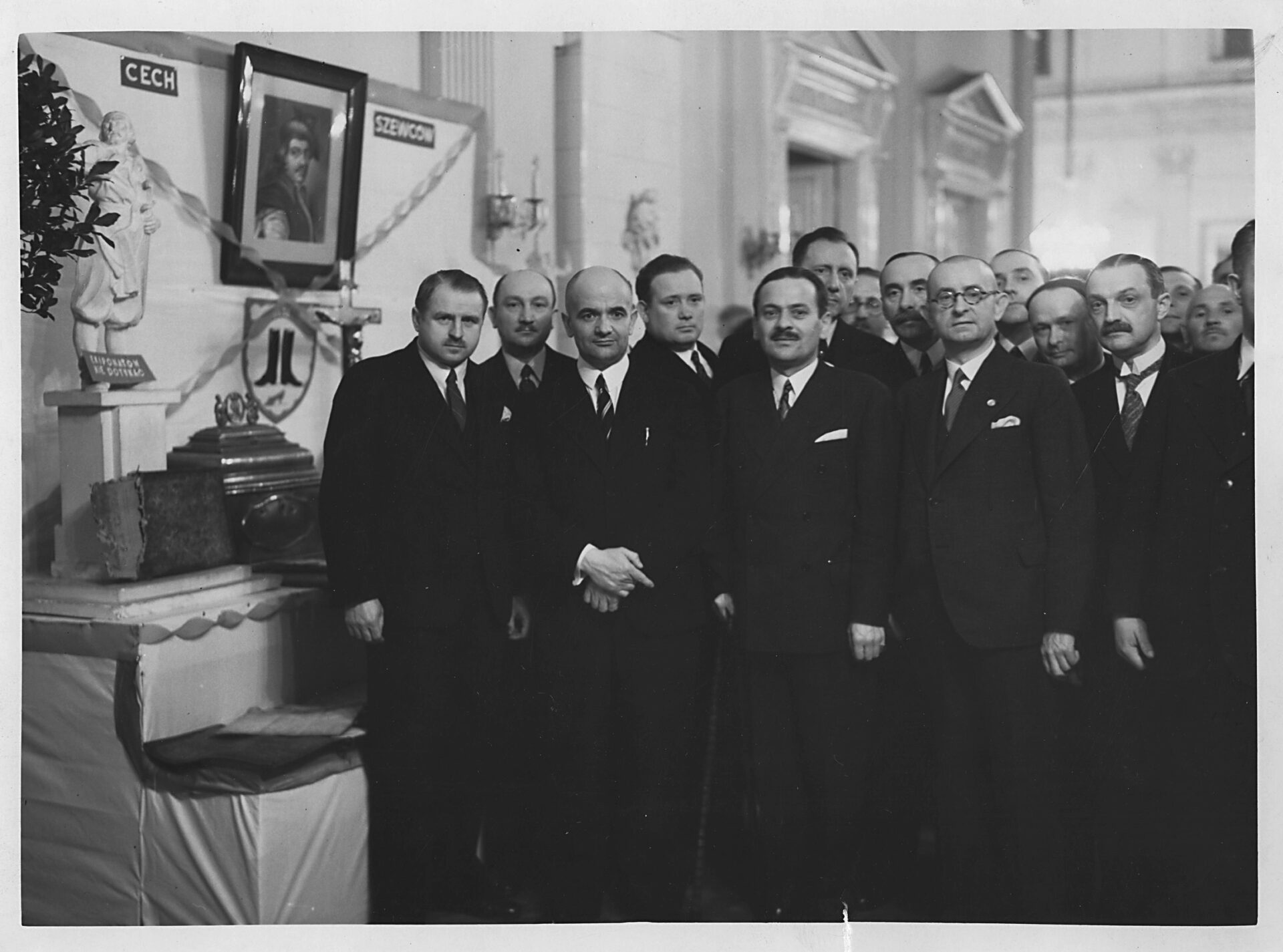 Prezydent schodzi z pomnika