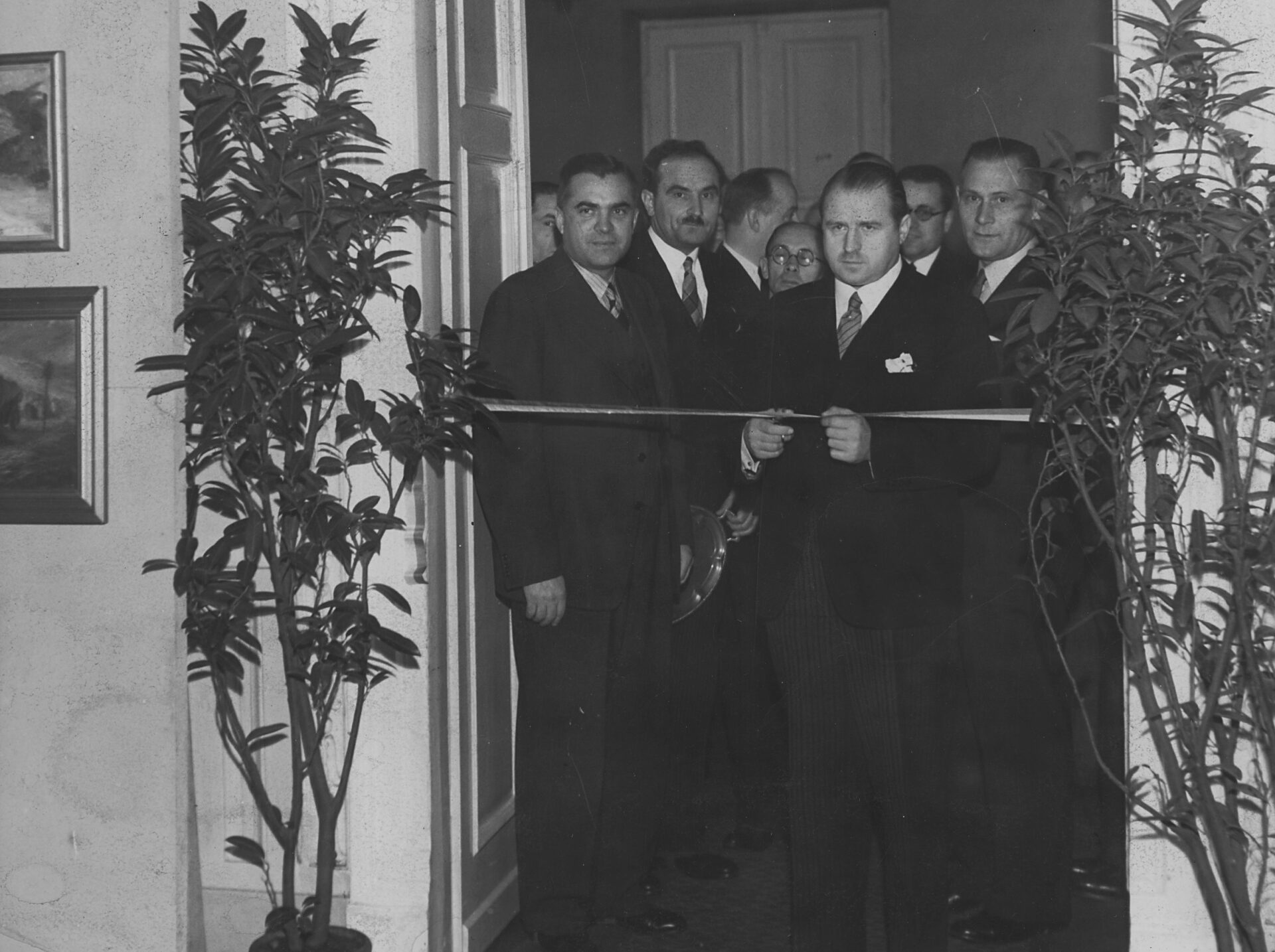 Prezydent schodzi z pomnika