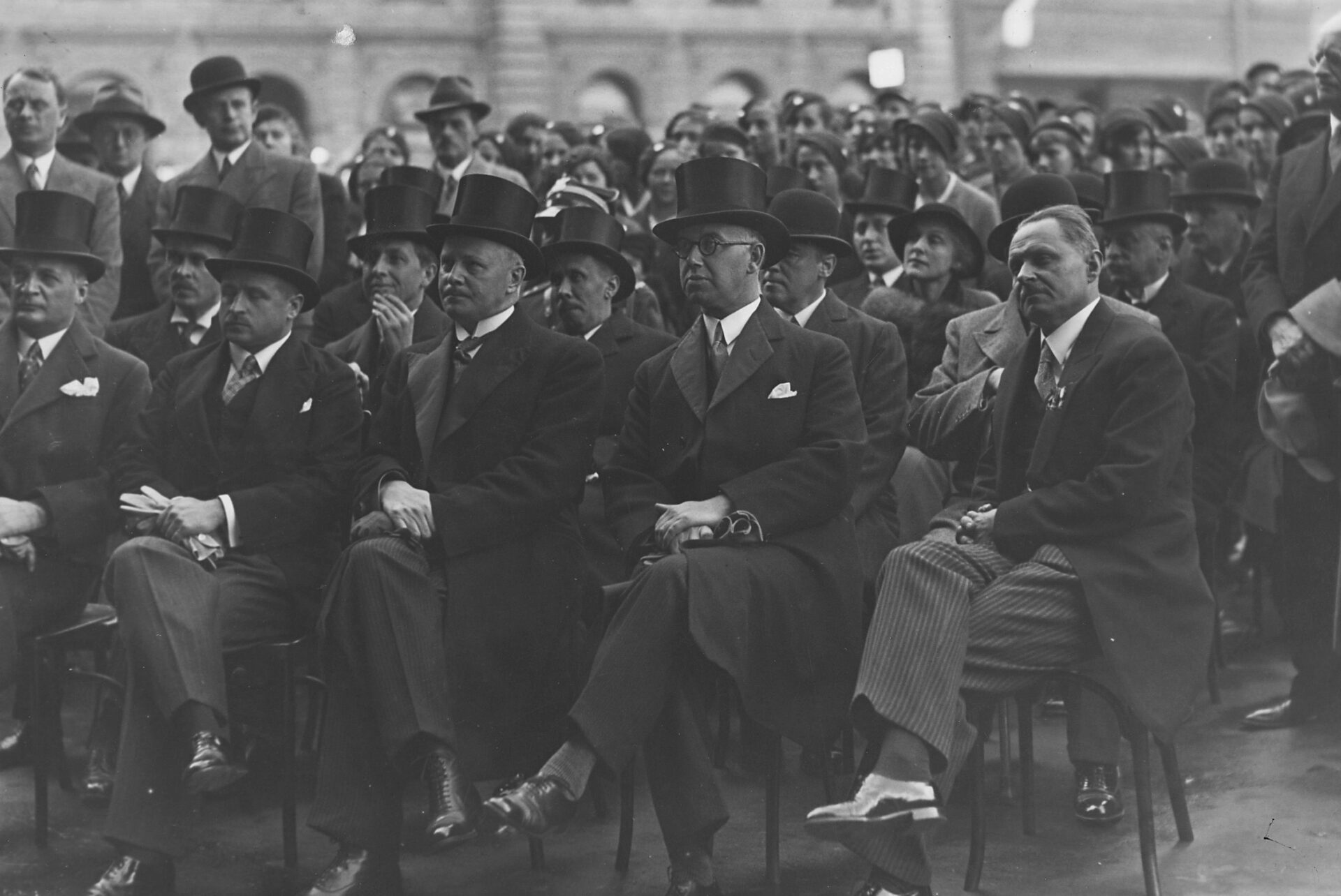 Prezydent schodzi z pomnika