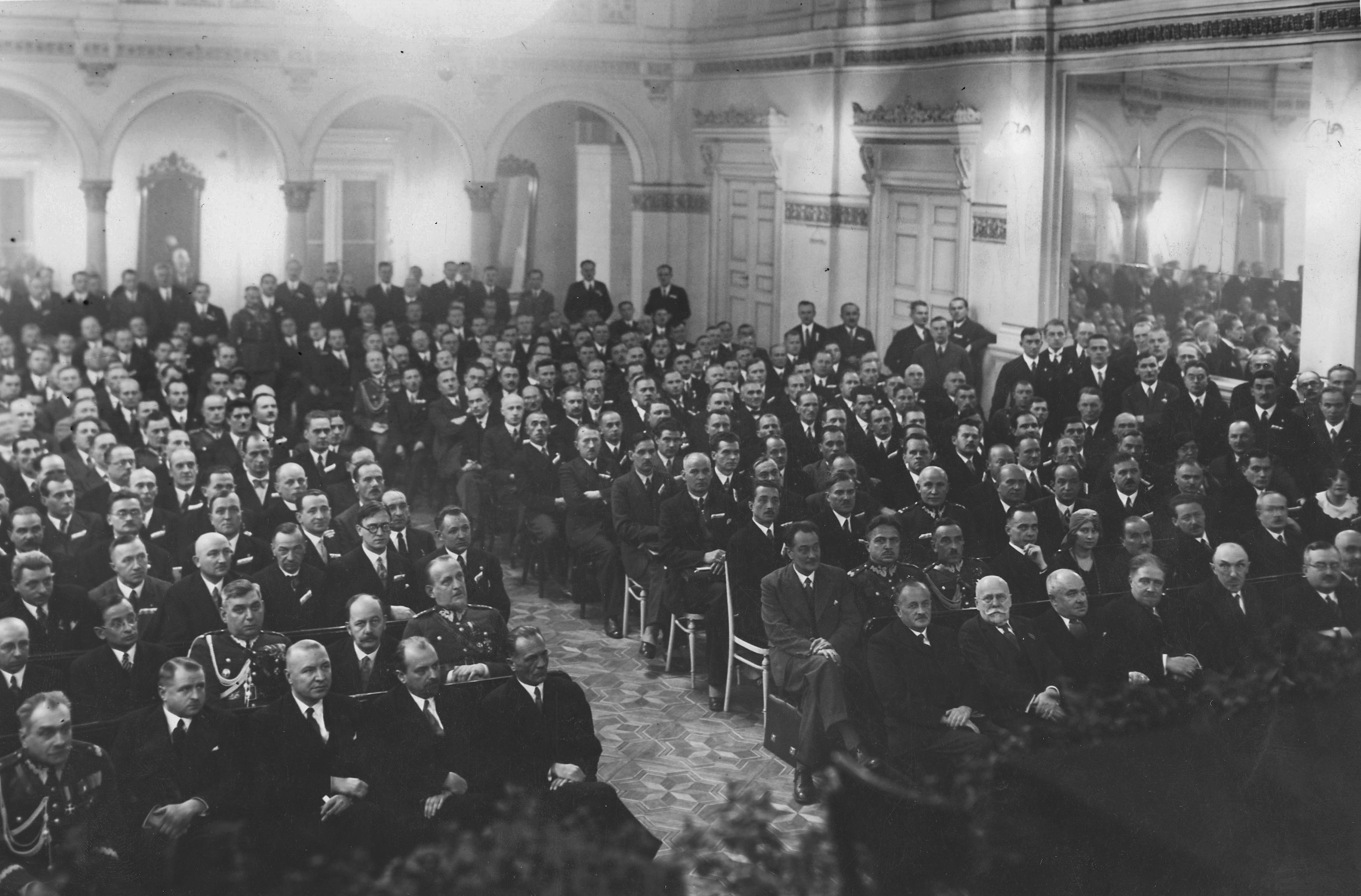 Prezydent schodzi z pomnika