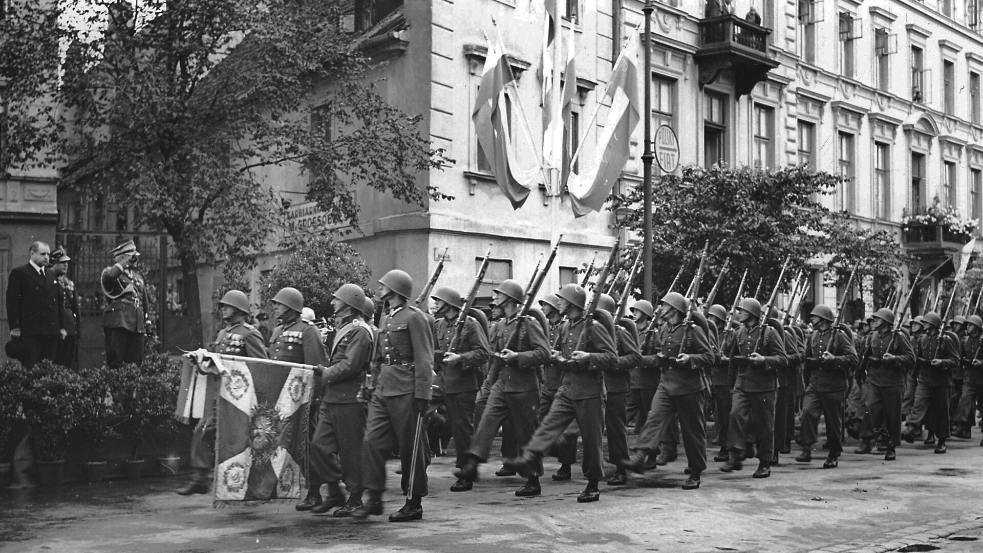 Prezydent schodzi z pomnika