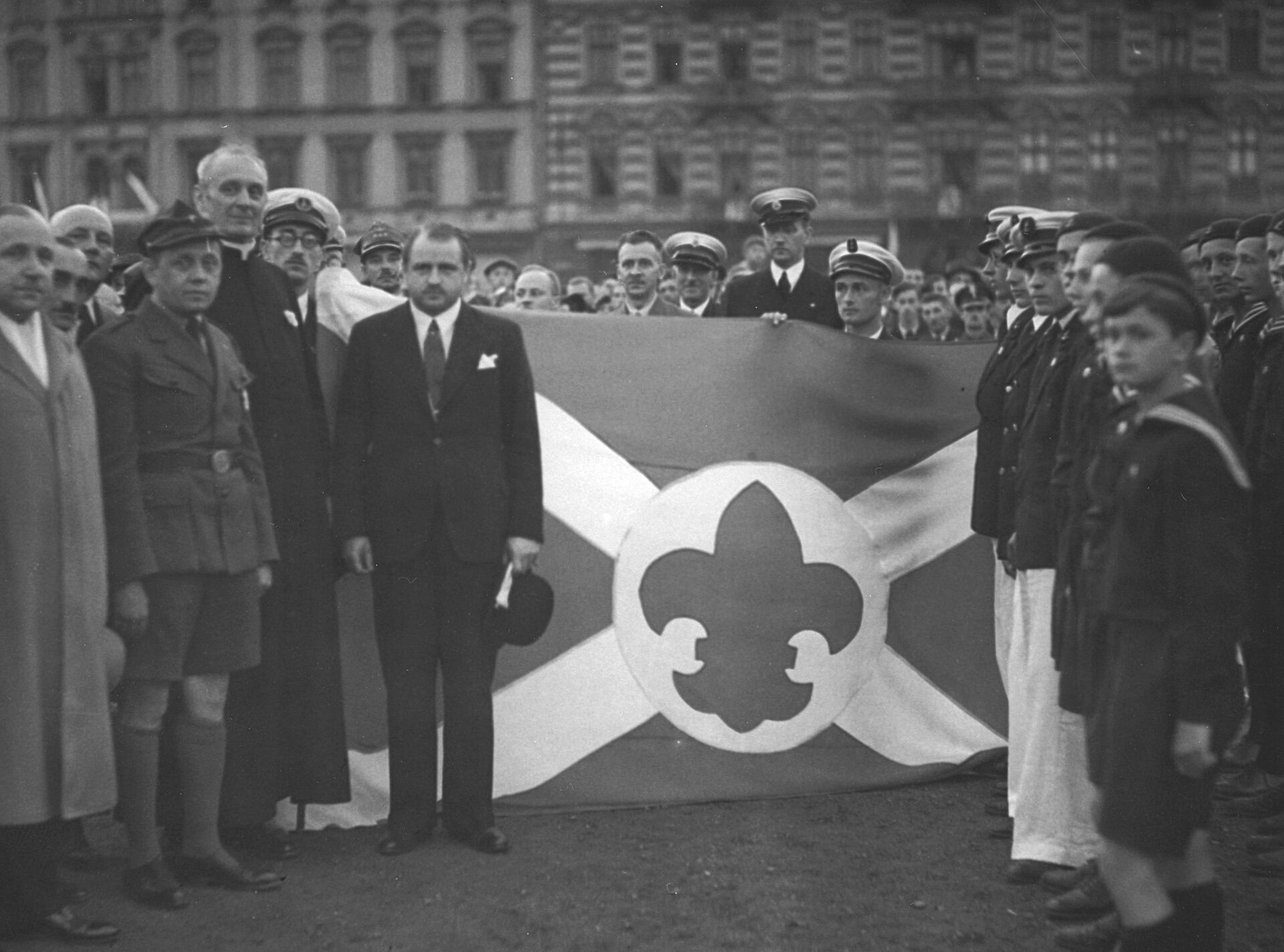 Prezydent schodzi z pomnika