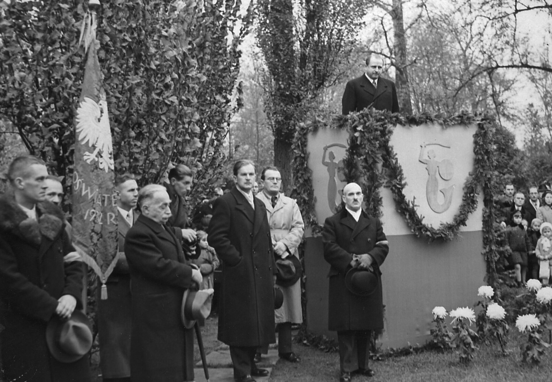 Prezydent schodzi z pomnika