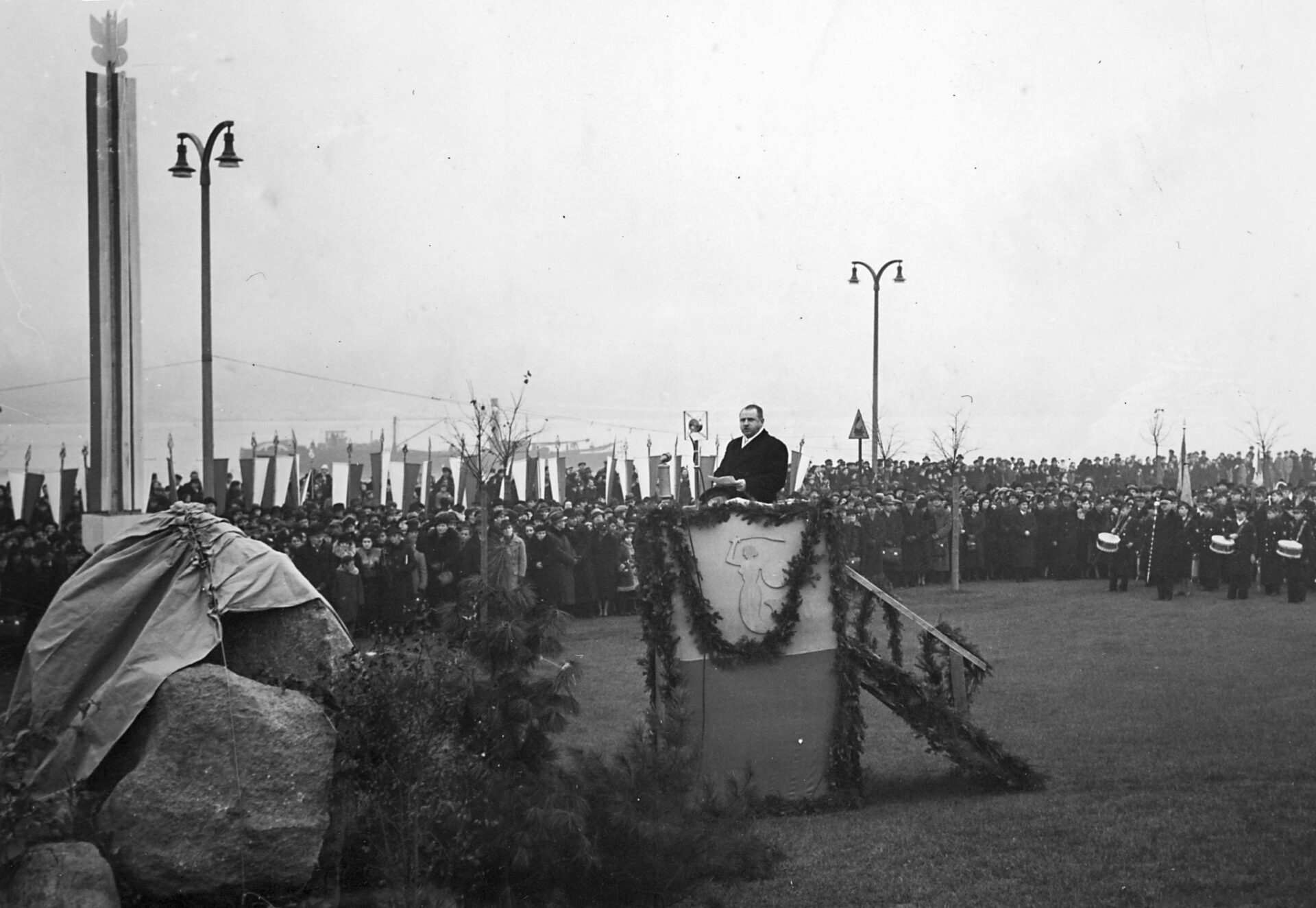 Prezydent schodzi z pomnika